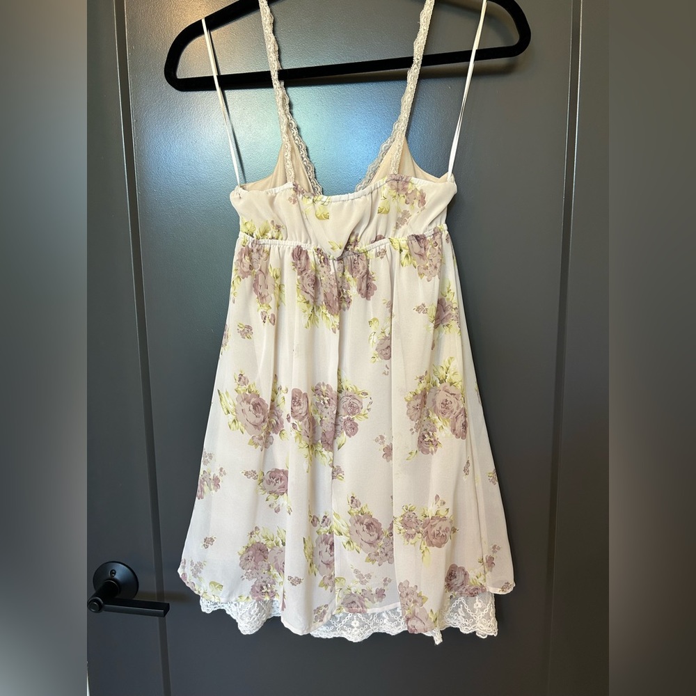 American Eagle Floral Dress with Lace - Picture 4 of 5